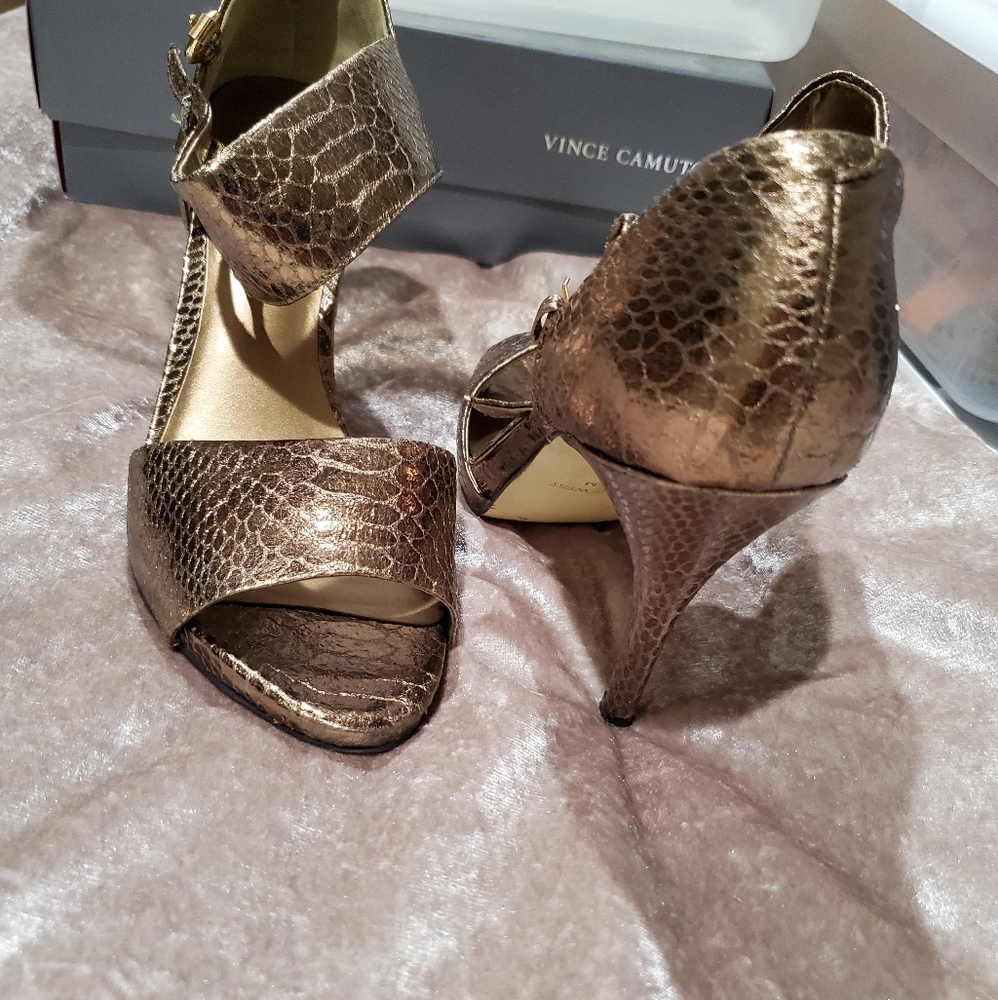 ***** SOLD******   Sexy metallic strappy heels